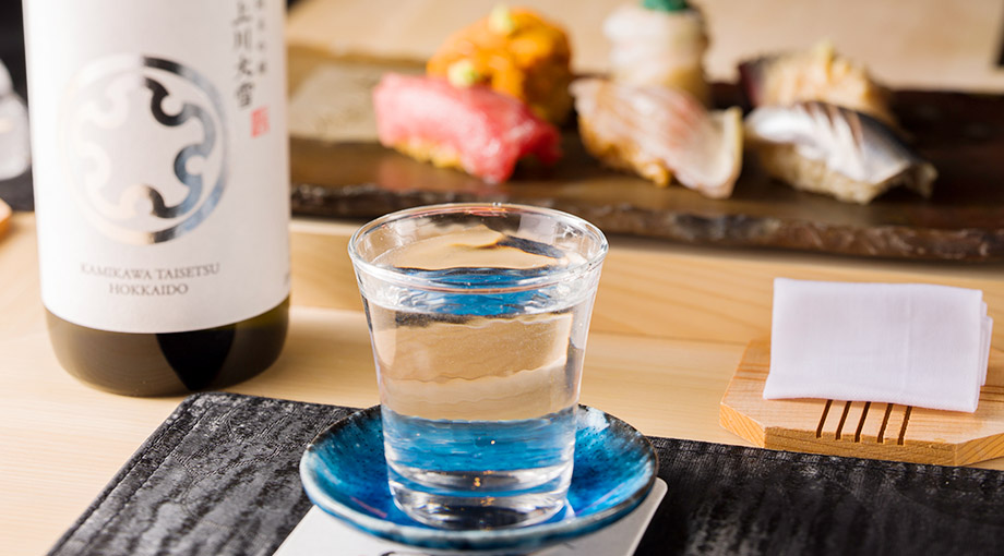 札幌市のすし姫沙羅では、寿司と日本酒を楽しめるコースをご用意。